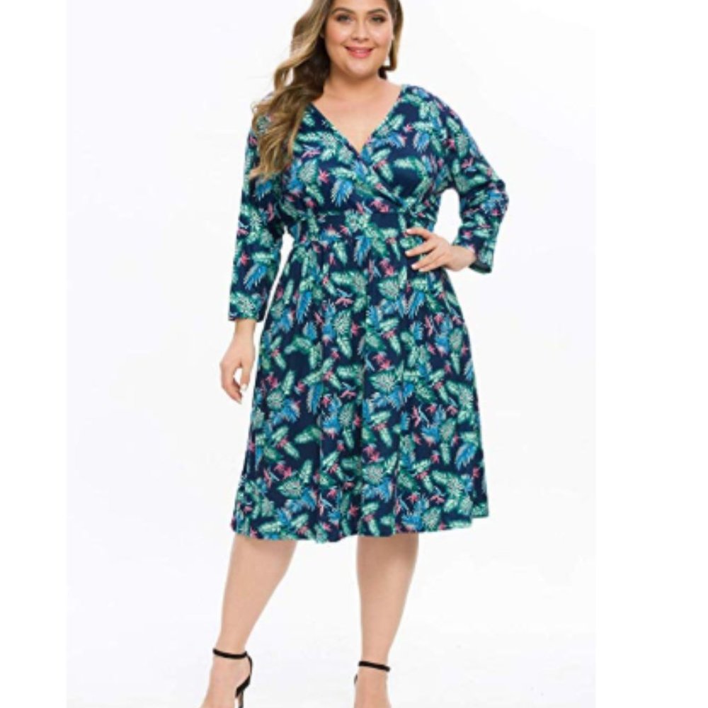 Women's 3/4 Sleeve Plus Size V-Neck Floral Dress - Picture 3 of 5
